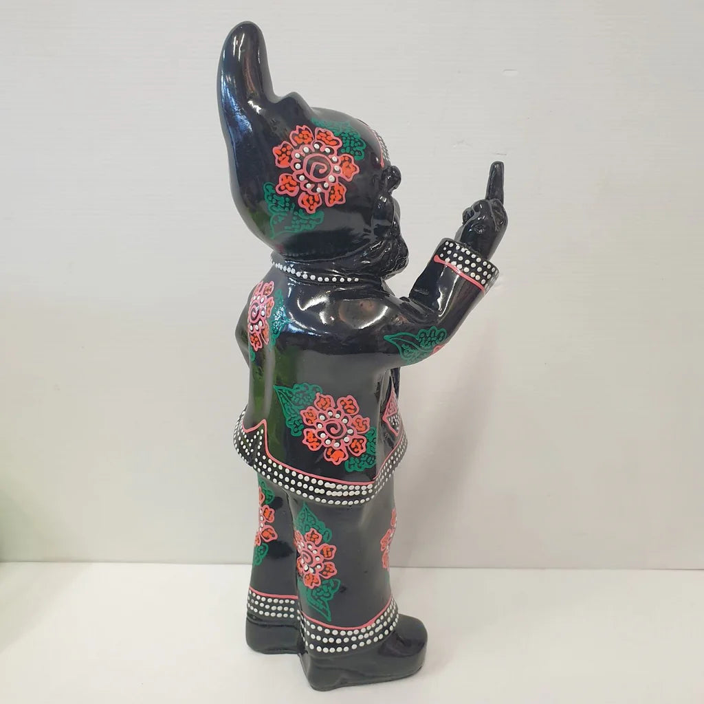 Cheeky Gnome Statue - Batic