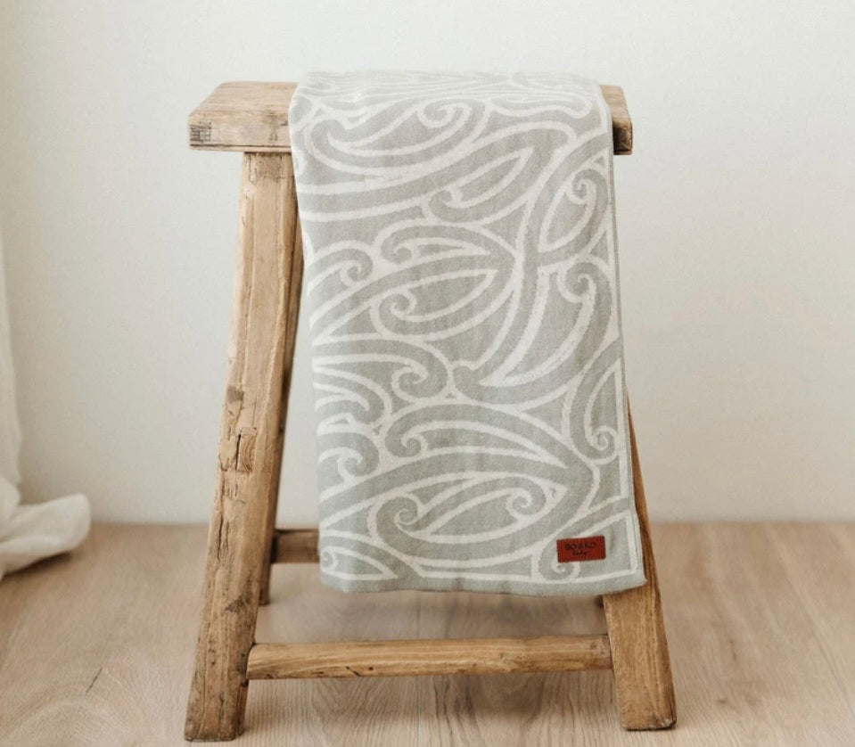 Mohimohi Woven Pēpi Blanket | Huruwhenua - Bo and Ko
