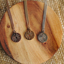 Load image into Gallery viewer, Necklace - Circle Daisy
