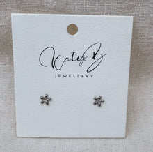 Load image into Gallery viewer, Earrings - Mini Daisies
