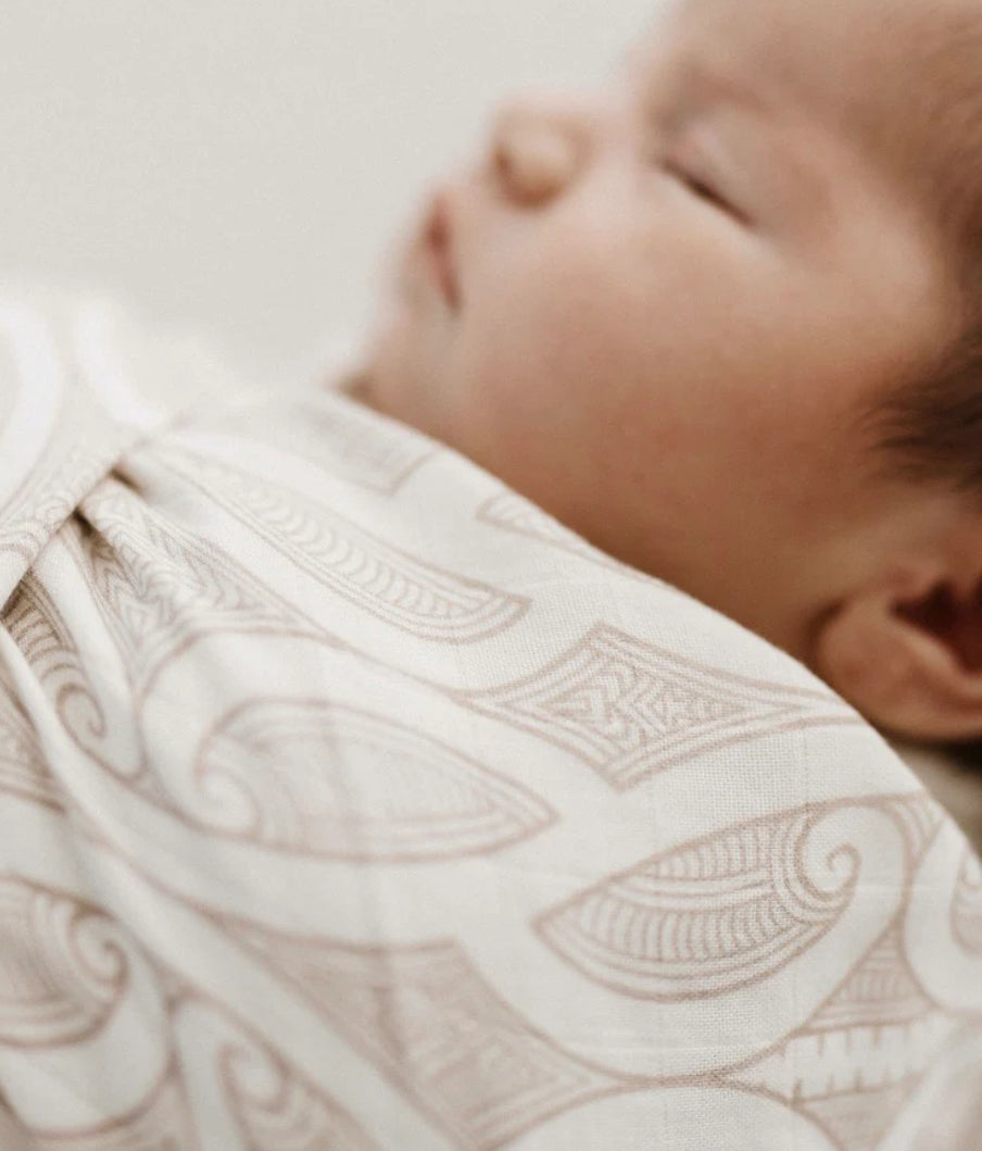 Pēpi Wrap - Te Pātiki - Mocha