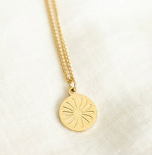 Load image into Gallery viewer, Necklace - Circle Daisy
