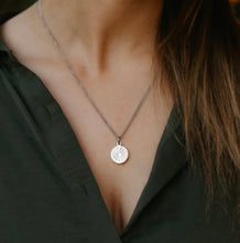 Load image into Gallery viewer, Necklace - Circle Daisy

