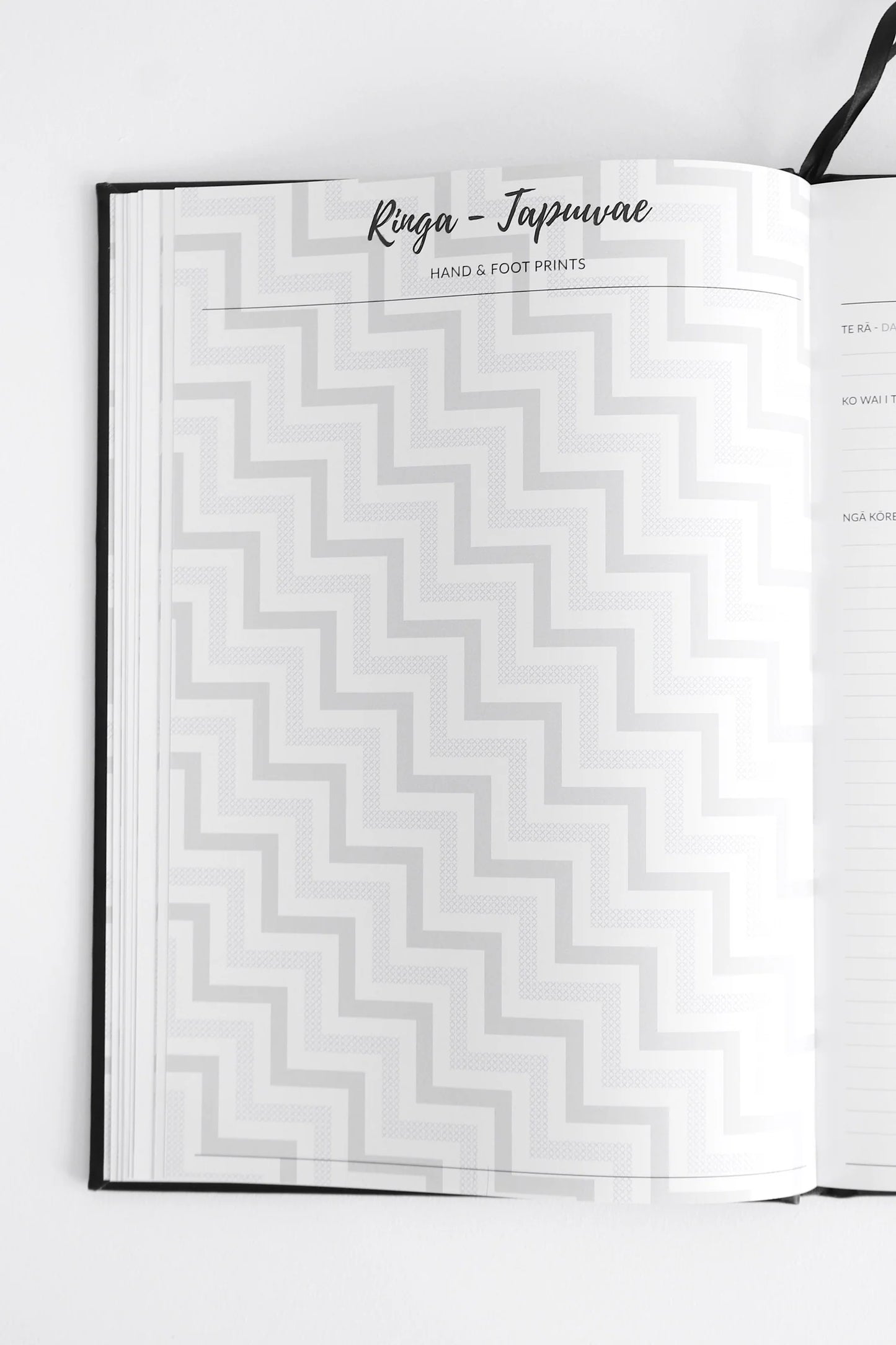 Puka Pepi - Baby Book - Tuhono - Black & Silver