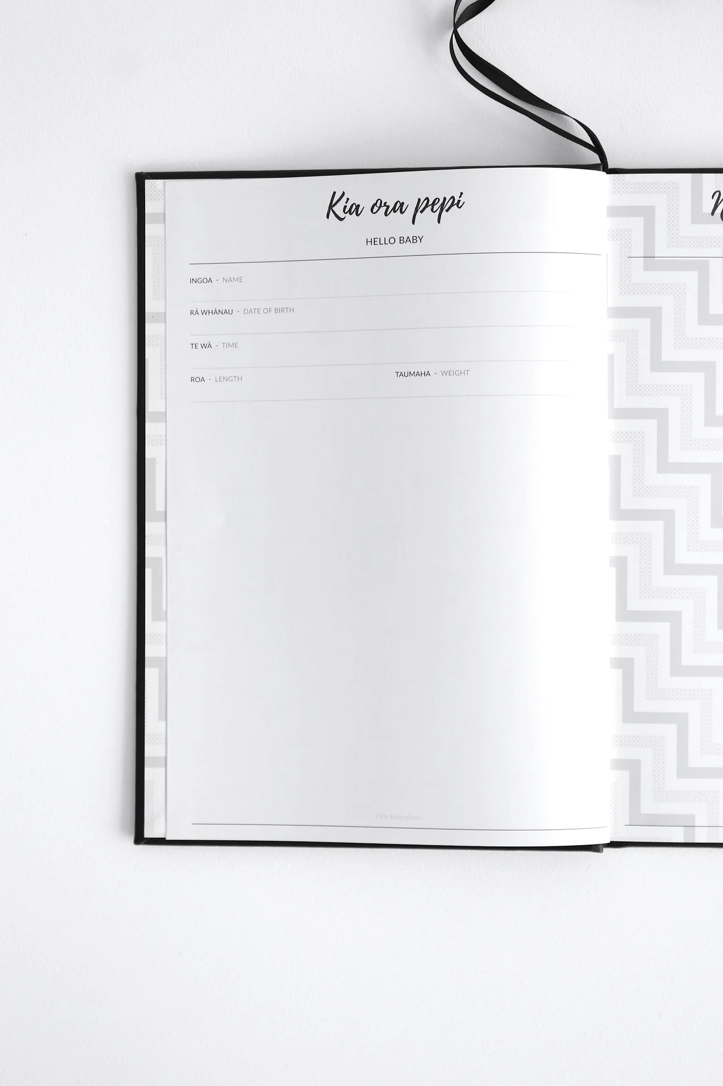 Puka Pepi - Baby Book - Tuhono - Black & Silver