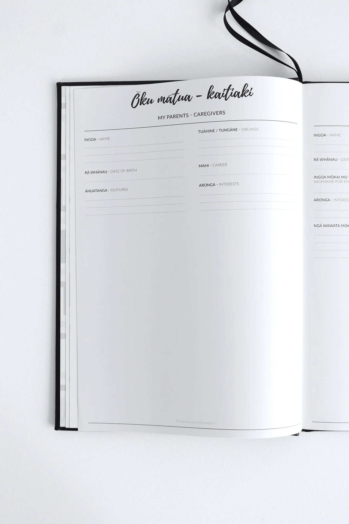 Puka Pepi - Baby Book - Tuhono - Black & Silver