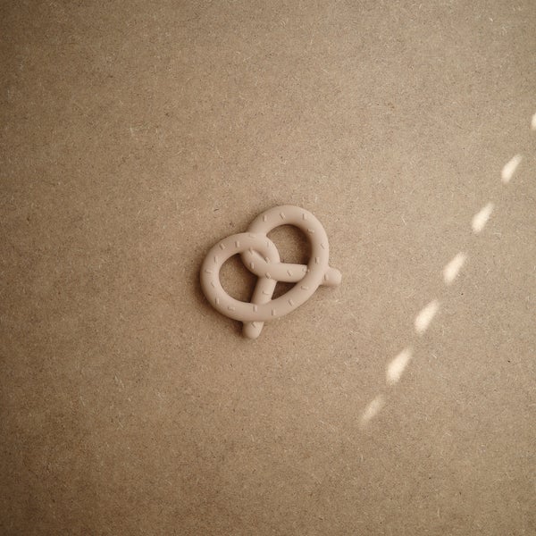 Teether - Mushie - Pretzel