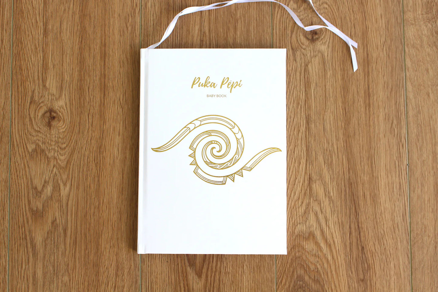 Puka Pepi - Baby Book - Tuhono - White & Gold