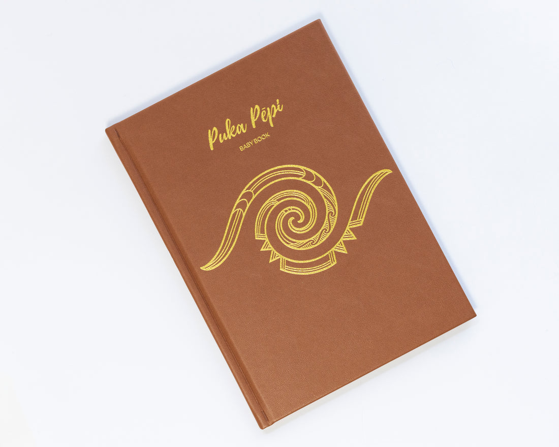 Puka Pepi - Baby Book - Tuhono - Brown & Gold