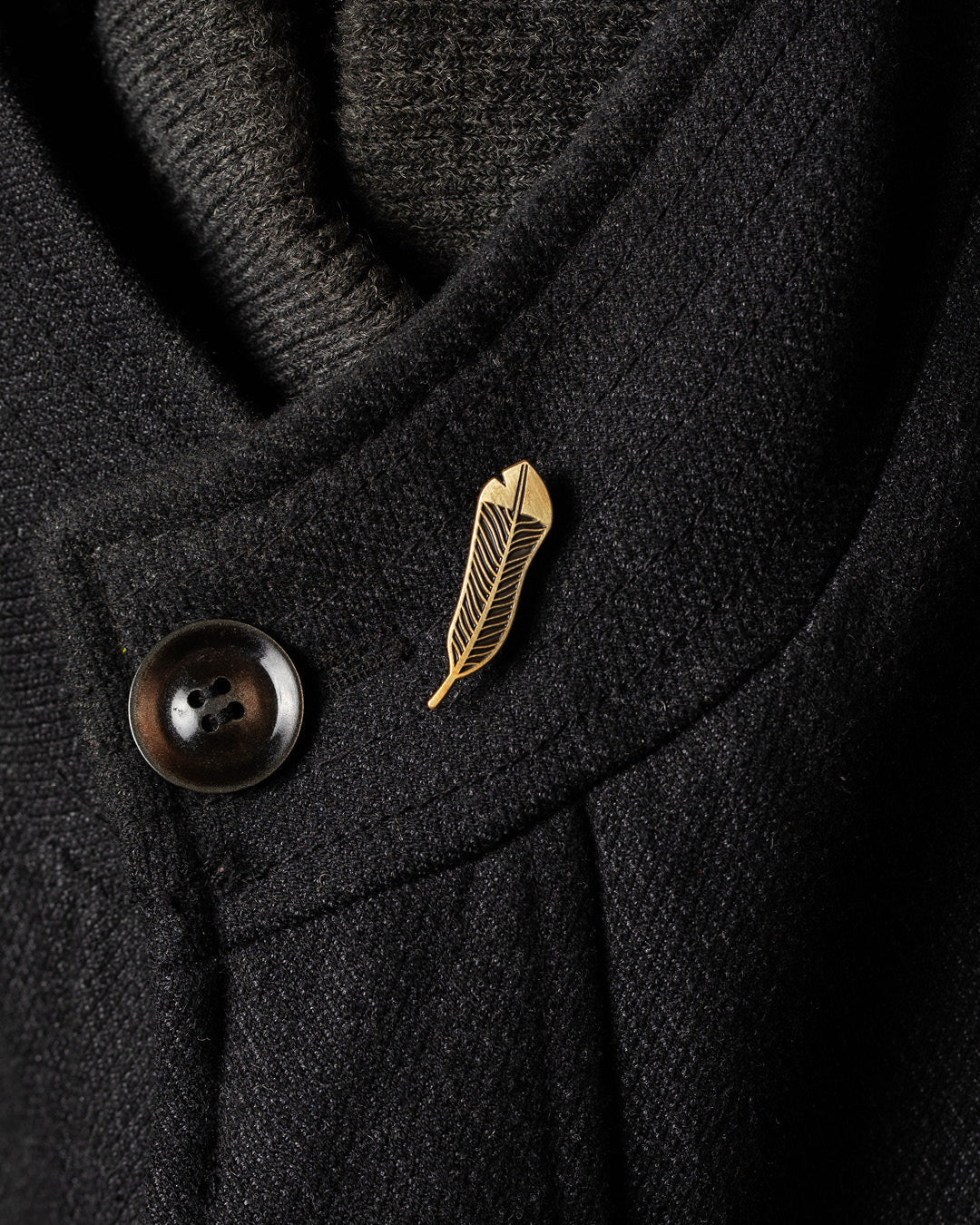 Badge Pin - Huia Feather Antique Gold Pin - Maimoa Creative