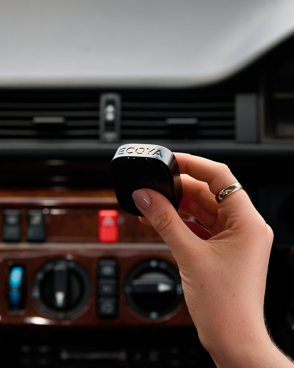 Car Diffuser - Ecoya - Black & x1 Lotus Flower Scent Disk