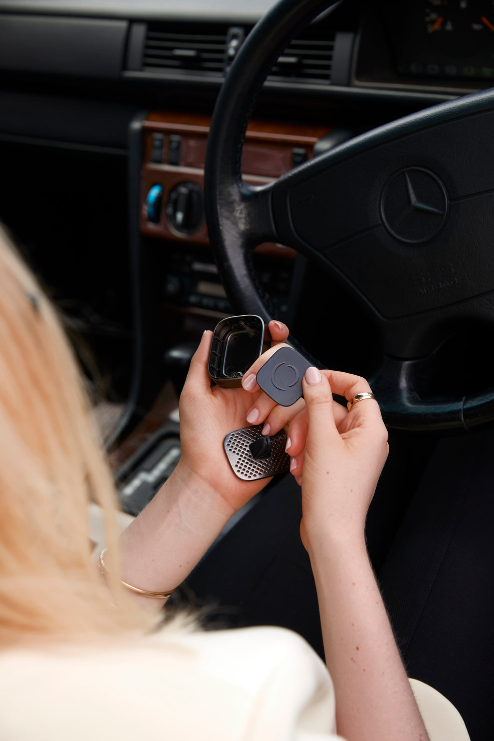 Car Diffuser - Ecoya - Black & x1 Lotus Flower Scent Disk