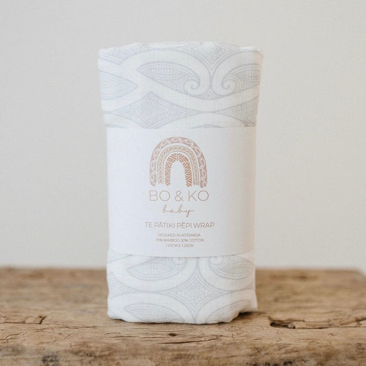 Pēpi Wrap - Te Pātiki - Grey