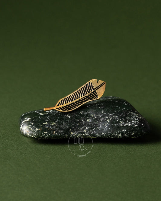Badge Pin - Huia Feather Antique Gold Pin - Maimoa Creative